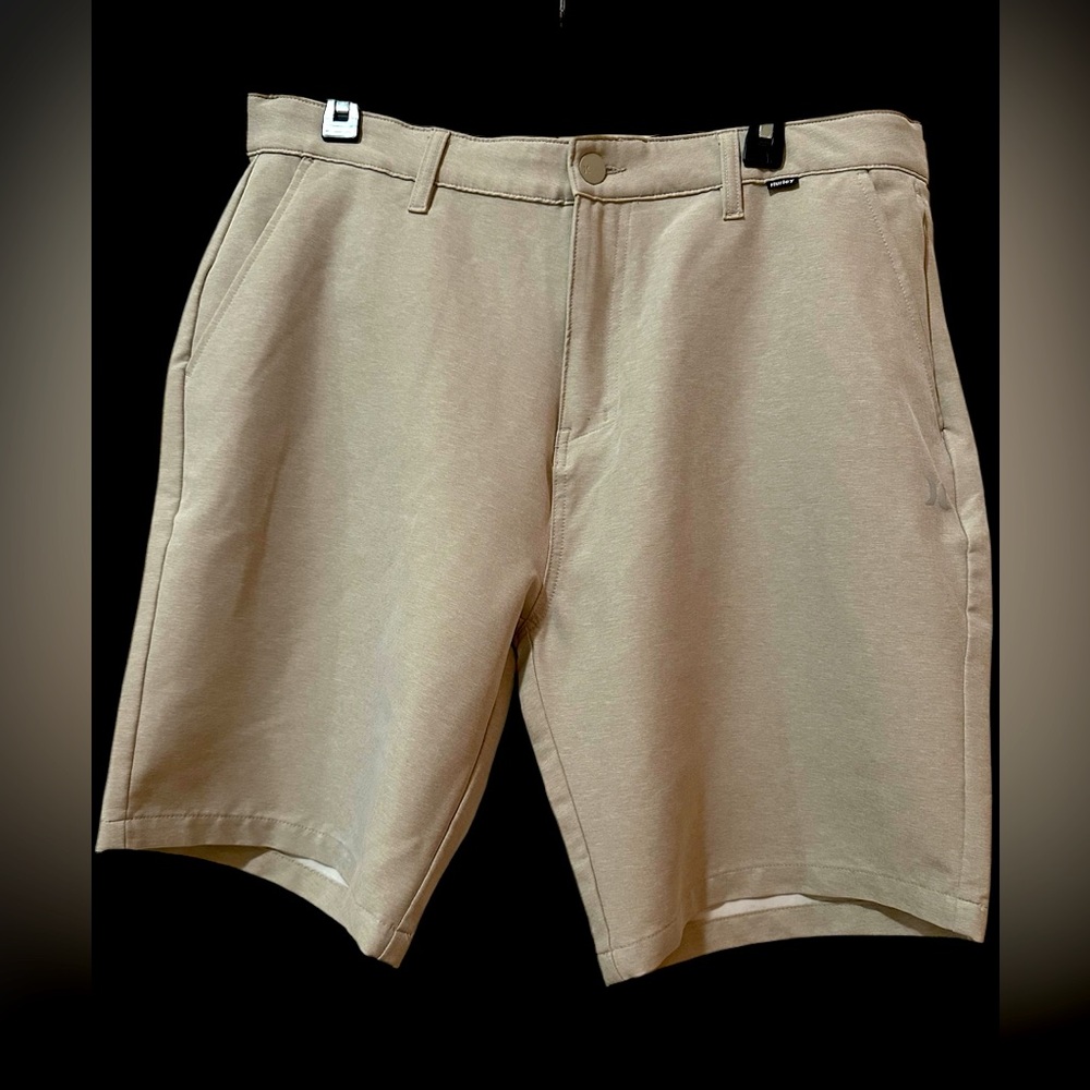 UEC-Men’s Hurley Spacedye Dri-Fit Hybrid Shorts in Size 36. Color is Khaki
